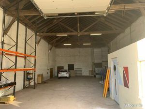 Loue local  entrepôt