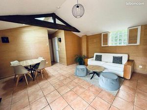 Maison plain-pied avec jardin et piscine