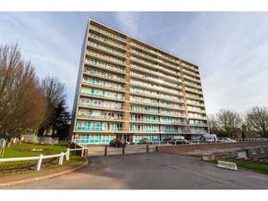 bel appartement rez de chaussée - électricité conforme.