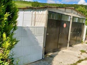 2 Garages : 16 m² et 32 m² sur terrain de 140 m²