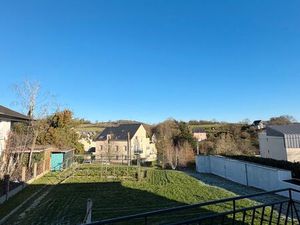 Maison entièrement rénovée avec grand terrain à Changé (53810)