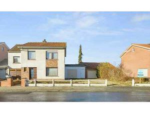 Spacieuse maison familiale avec jardin et garages