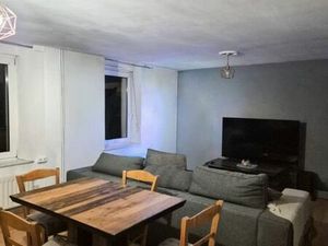 FRONTIÈRE LUXEMBOURG – F3 traversant  2 parkings  jardin