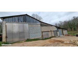 Garage  parking  hivernage entrepôt  hangar  grange  dépendance de 360m2