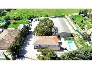 Ensemble immobilier maison appartement hangar terrain