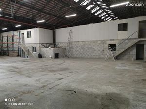 Location d'entrepôts séparables de 245m² à louer