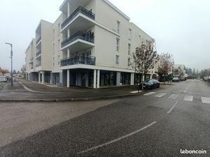 Local commercial 64 m²