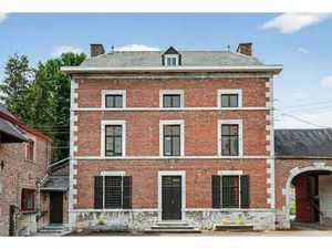 Magnifigue ferme en bordure de rivière