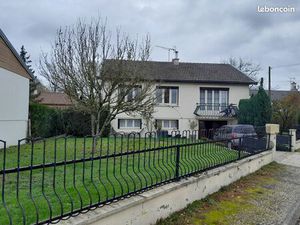 Maison sur sous-sol rénovée avec terrain