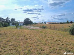 Terrain constructible viabilisé 650 m² – Environnement calme – Roquefort (47310)