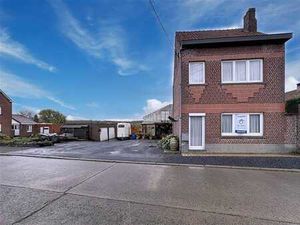 Maison calme avec espace commercial/atelier  2 chambres et d