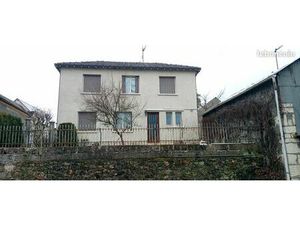 Maison à la campagne et dépendances plus caves