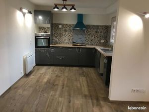 Appartement F3 entièrement refait à louer à l'année