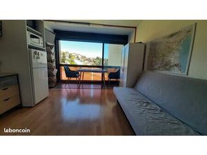 Studio équipé parking couvert jardin faibles charges