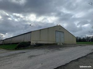Local industriel 900 m²