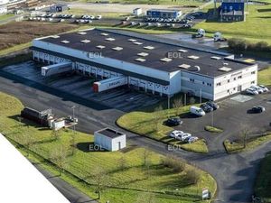 Local industriel 3 206 m²
