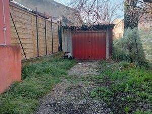 Emplacement voiture et box à louer