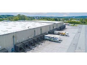 Local logistique 23 494 m²