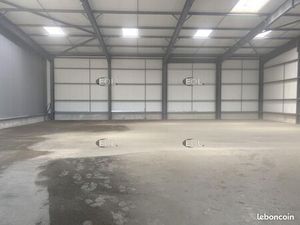 Local industriel 400 m²