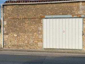 Garage de stockage  30 m2  pour un véhicule ou moto ou mobilier