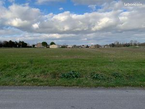 Terrain 740 m² Coulonges
