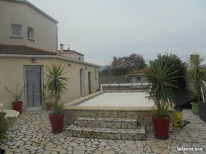 Maison d'habitation T4  trois faces avec dépendances   piscine et garage