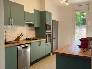 5 belles chambres pour cette maison de 160 m2 sur terrain de 323 m2  secteur clinique