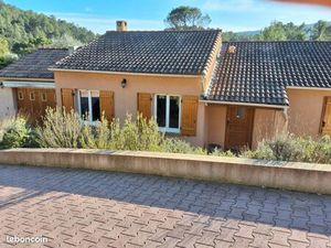 Plain-pied lumineux avec piscine au sel – cadre idyllique au Thoronet