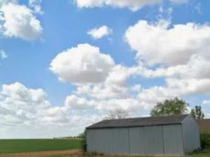 Hangar avec parcelle terre agricole