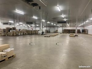 Local logistique 4 892 m²