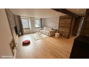 Ensemble de deux appartements et un garage