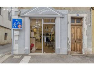 Salon de coiffure à vendre – Bonne réputation  équipe stable et clientèle solide