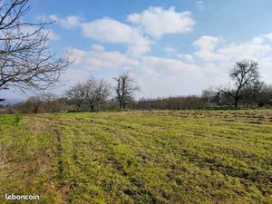 Terrain 3 735 m² Chalais