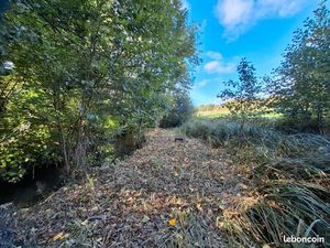 Terrain en bordure de rivière