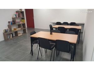 Salle de formation / réunion 24 places – Saint-Estève (près Perpignan) – Parking – 8h-16h