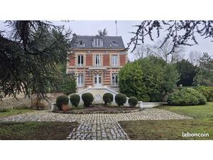 Propriété 8 pièces 198 m²