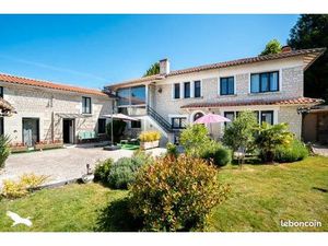 Maison 11 pièces 255 m²