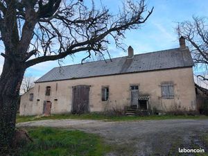 Longère à rénover sur 3 hectares de terrain