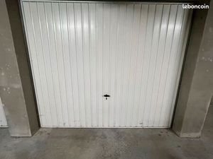Garage box fermé 14 m²