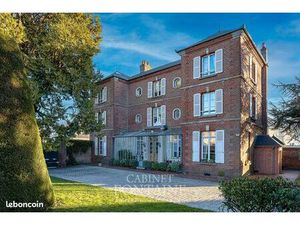 Maison 11 pièces 272 m²