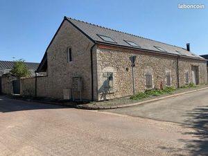 Belle longère en pierres apparentes à aménager