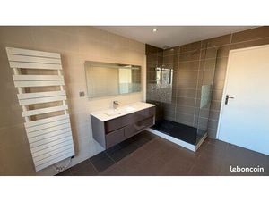 Place du Chateau T5 159m² avec cour et garage