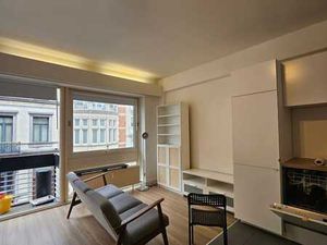 Studio lumineux avec balcon Rue Van Eyck  Ixelles 2ᵉ étage