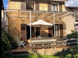 Maison Le Guichet avec 2 entrées sur 2 rues