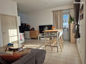 Deux pièces centre ville dans un château