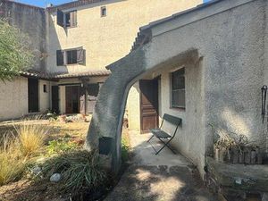 Villa et appartement avec terrain