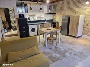 Maison de rue en duplex rénovée et meublée (centre ville)