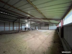 Local industriel 560 m²