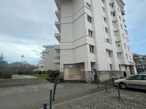 Garage cours Raphaël Binet