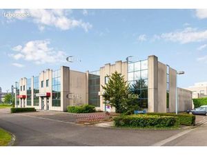 Local d'activité 218 m²